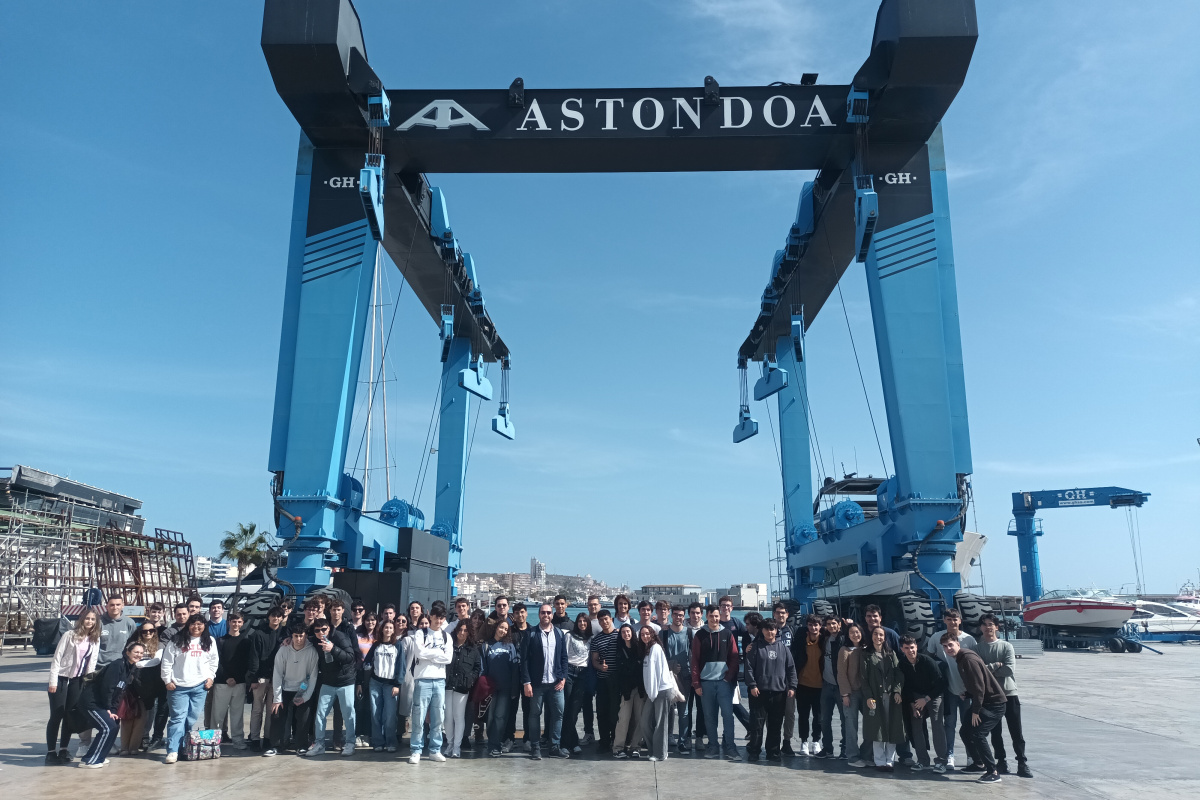 Estudiantes de Navales visitan Astilleros Astondoa en Santa Pola